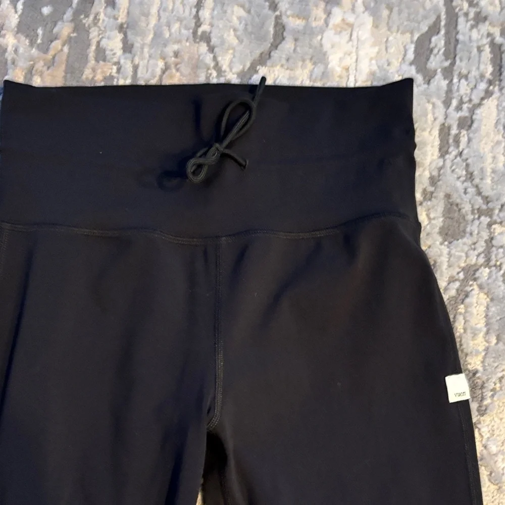 Vuori Daily Black Leggings - Picture 2 of 2